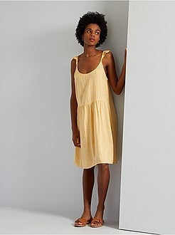 Vestido com alças finas e pequenos folhos - Kiabi