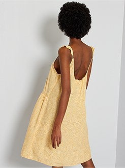 Vestido com alças finas e pequenos folhos - Kiabi