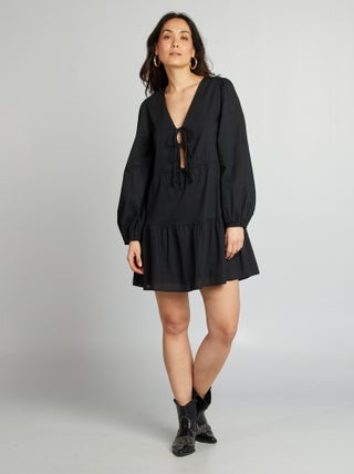 Vestido com atilhos de popelina com gola em bico
