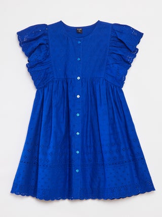 Vestido com bordados all over e folhos nas cavas