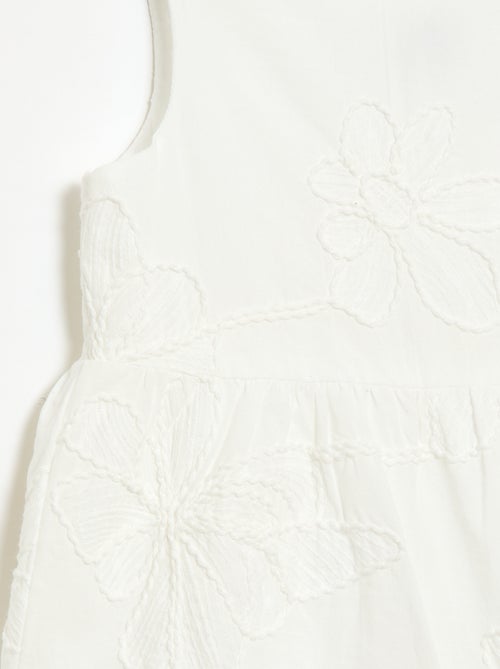Vestido com bordados de flores - Kiabi
