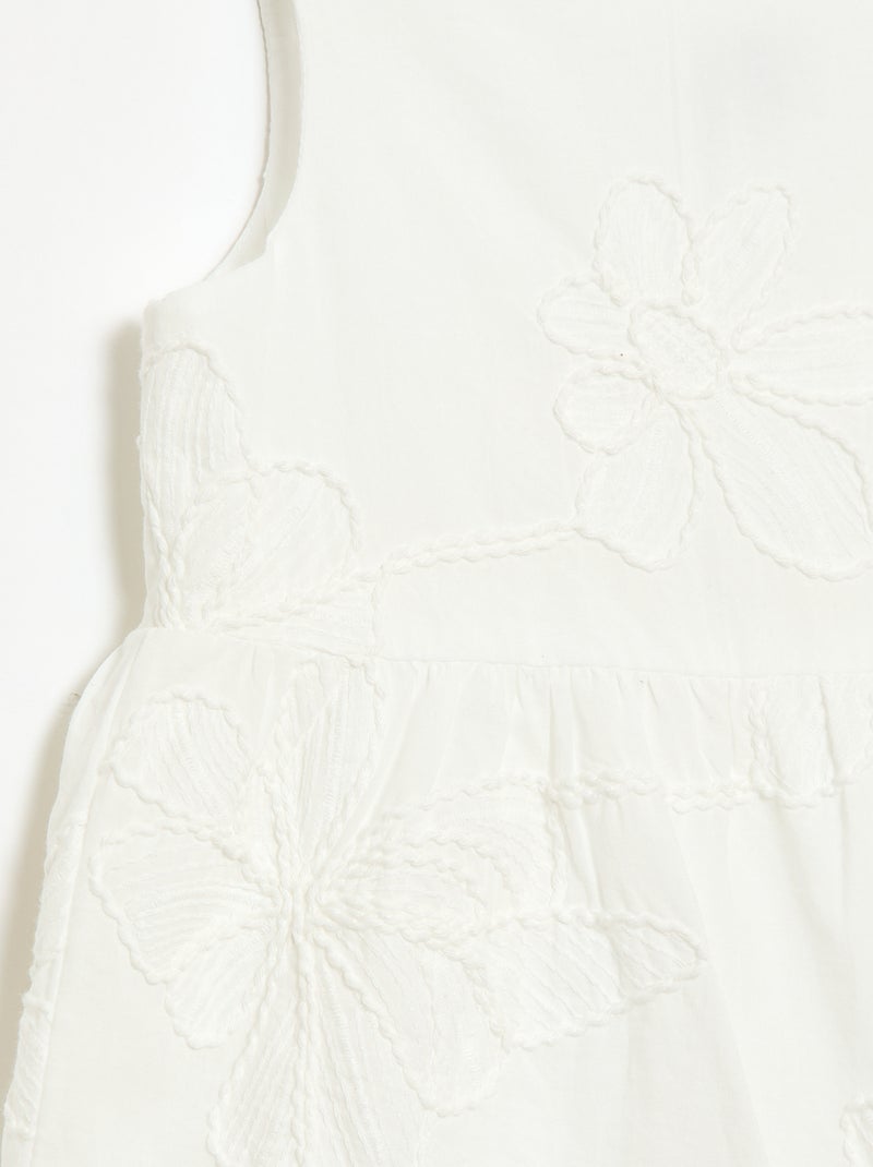 Vestido com bordados de flores Branco - Kiabi