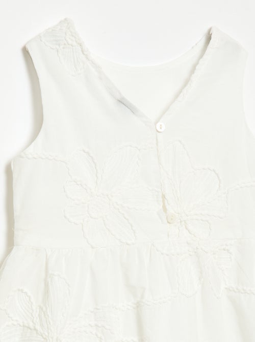 Vestido com bordados de flores - Kiabi