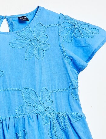 Vestido com bordados de flores fantasia