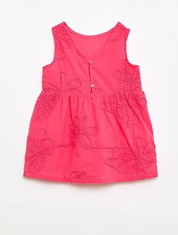 Vestido com bordados de flores