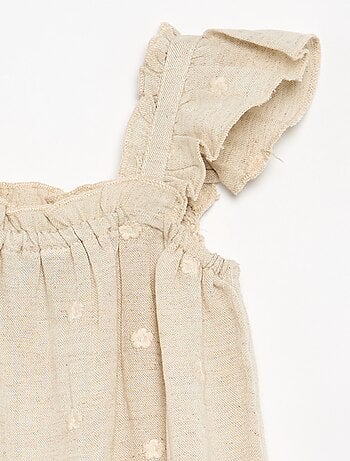 Vestido com corte balão e bordados ingleses
