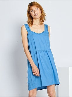 Vestido com decote com folhos - Kiabi