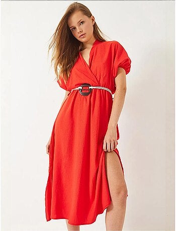 Vestido com decote cruzado, cinto e racha, manga curta lucci