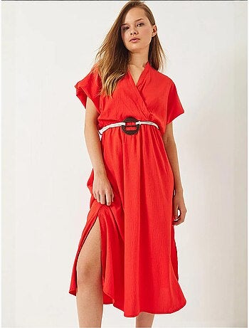 Vestido com decote cruzado, cinto e racha, manga curta lucci