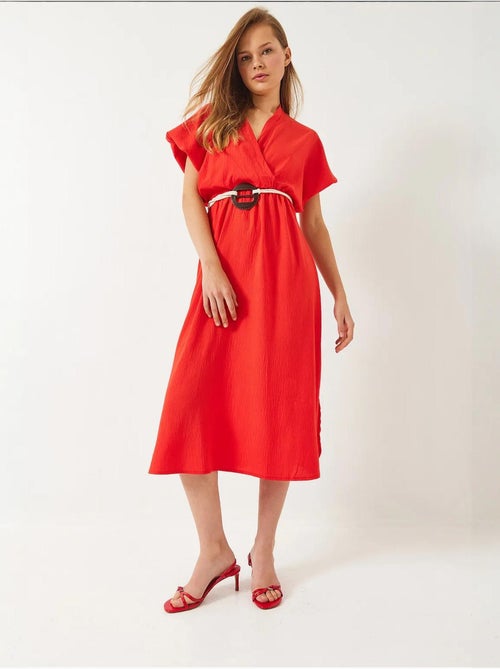 Vestido com decote cruzado, cinto e racha, manga curta lucci - Kiabi Vestido com decote cruzado, cinto e racha, manga curta lucci - Kiabi