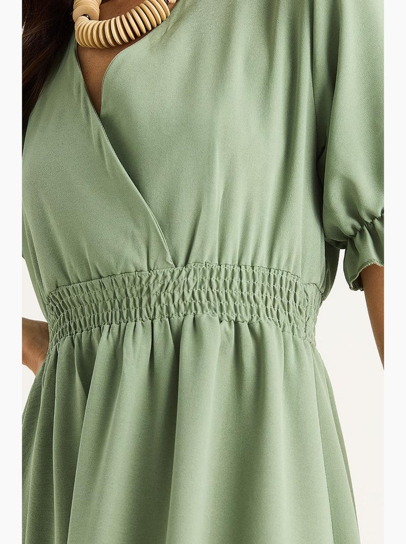 Vestido com decote cruzado, cintura franzida e mangas elásticas lucci Verde pastel - Kiabi