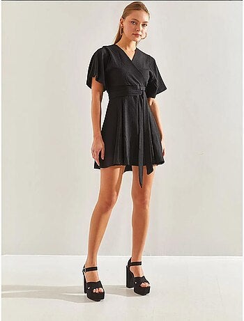 Vestido com decote cruzado e cintura atada e calções lucci