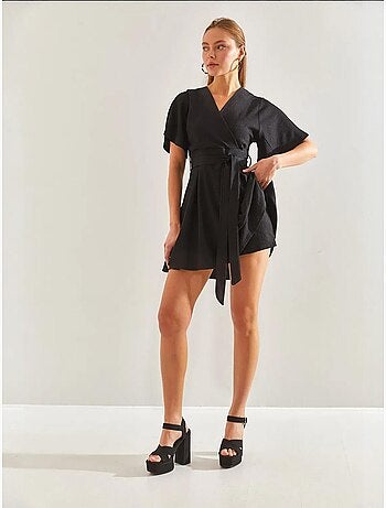 Vestido com decote cruzado e cintura atada e calções lucci
