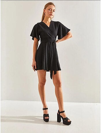 Vestido com decote cruzado e cintura atada e calções lucci