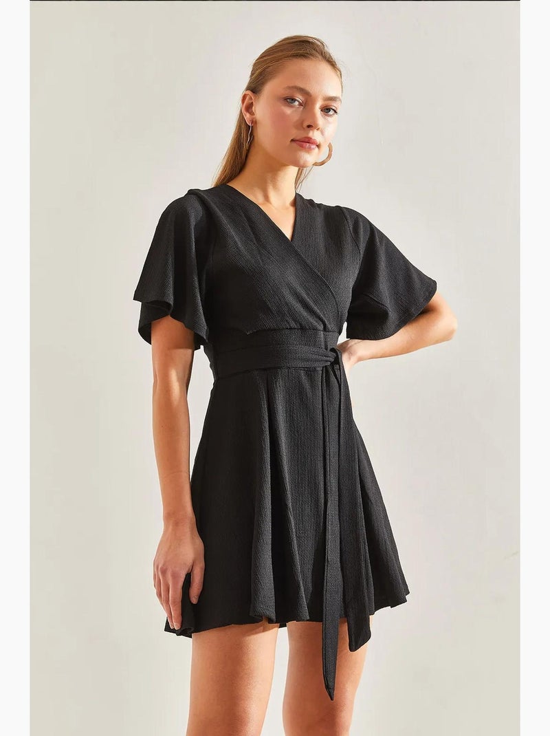 Vestido com decote cruzado e cintura atada e calções lucci Preto - Kiabi