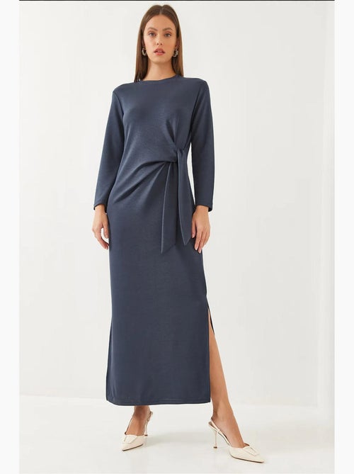 Vestido com detalhe de gravata em modal lucci - Kiabi Vestido com detalhe de gravata em modal lucci - Kiabi