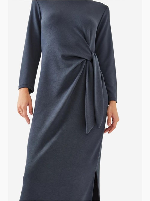 Vestido com detalhe de gravata em modal lucci - Kiabi Vestido com detalhe de gravata em modal lucci - Kiabi