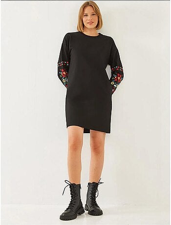 Vestido com detalhes bordados lucci