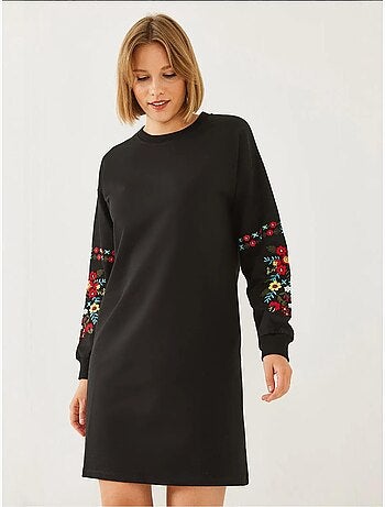 Vestido com detalhes bordados lucci