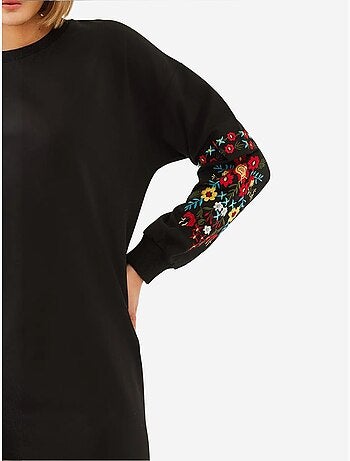 Vestido com detalhes bordados lucci