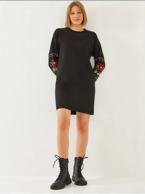 Vestido com detalhes bordados lucci - Kiabi Vestido com detalhes bordados lucci - Kiabi