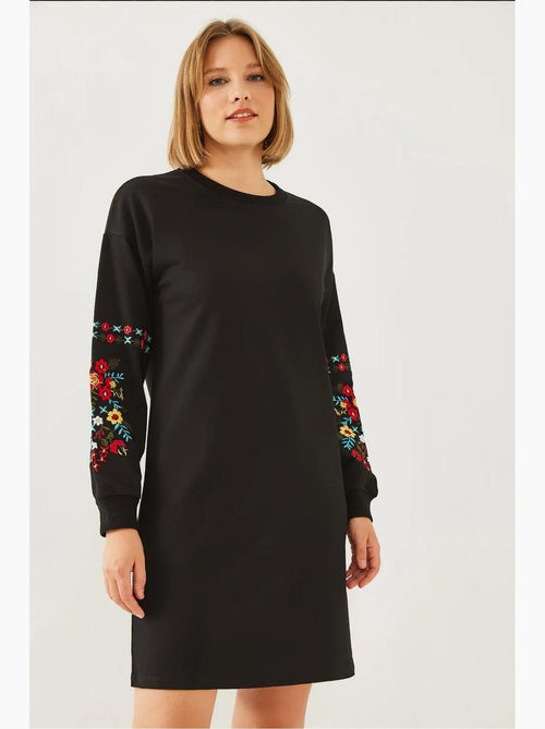 Vestido com detalhes bordados lucci - Kiabi Vestido com detalhes bordados lucci - Kiabi