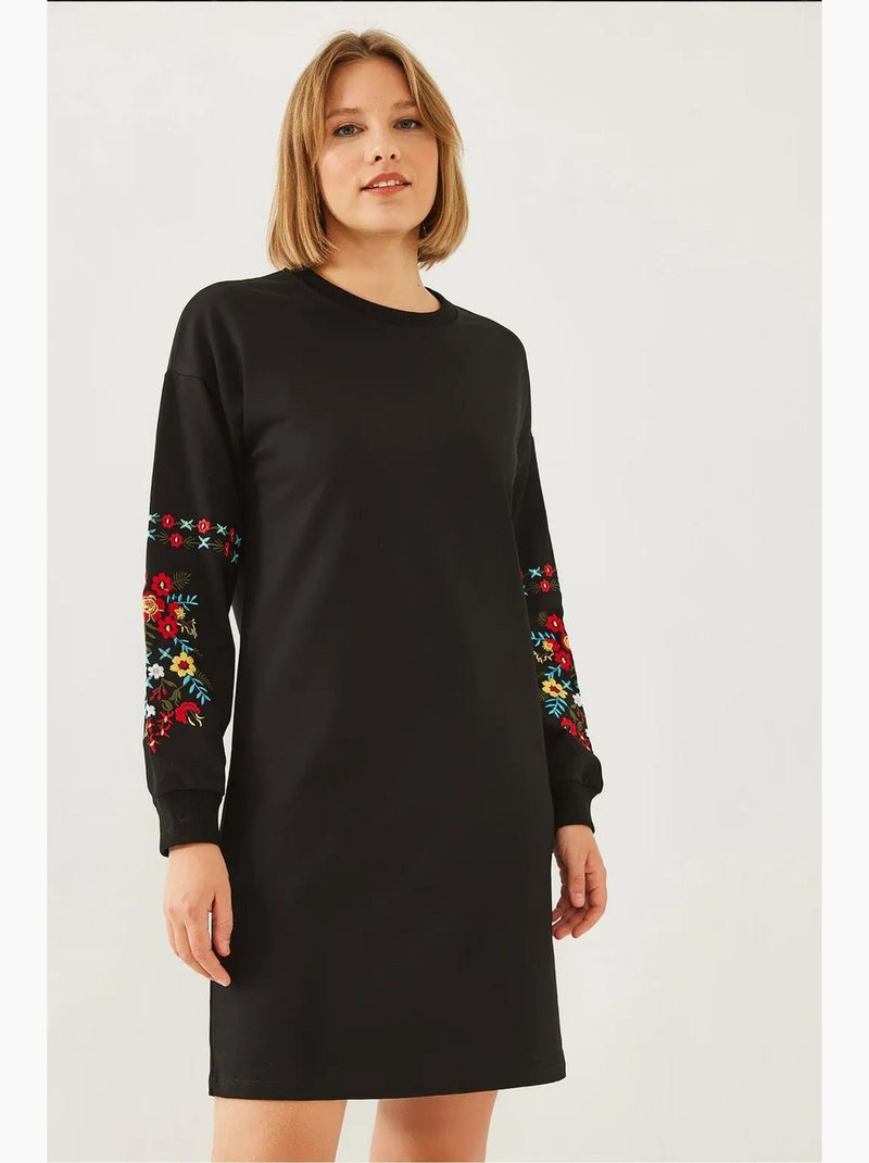 Vestido com detalhes bordados lucci Preto - Kiabi