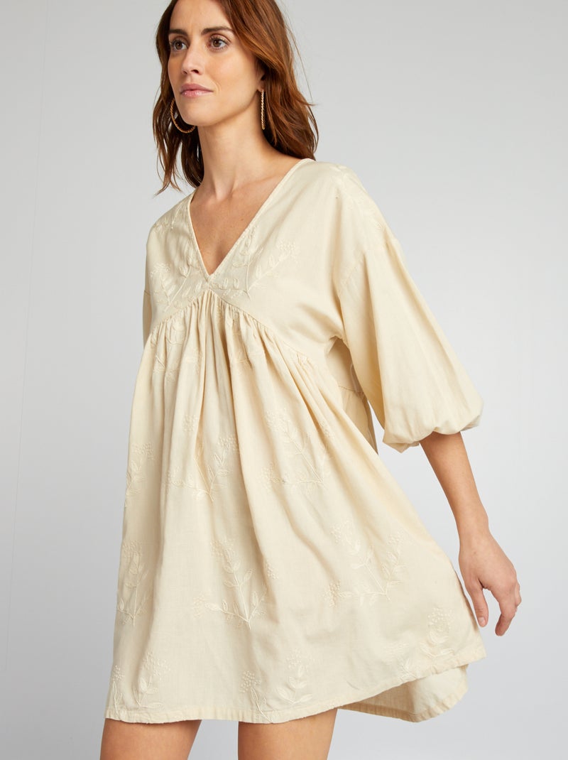 Vestido com motivos bordados em linho misturado BEGE - Kiabi
