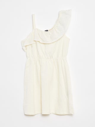 Vestido com ombro à mostra e bordados ingleses