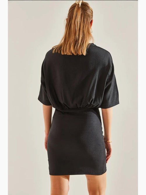 Vestido com pregas frontais e cintura elástica lucci - Kiabi Vestido com pregas frontais e cintura elástica lucci - Kiabi