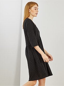 Vestido com tachas e recortes no peito - Kiabi