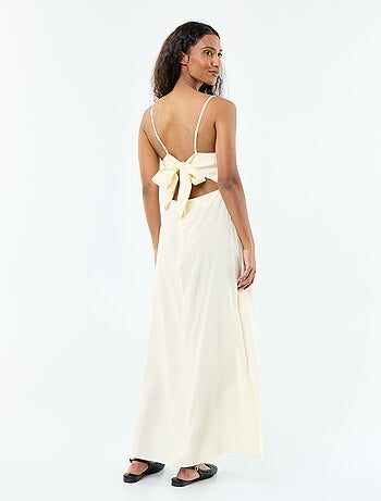Vestido comprido acetinado com alças finas