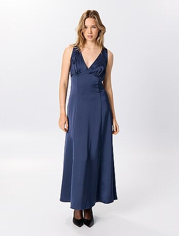 Vestido comprido acetinado e drapeado