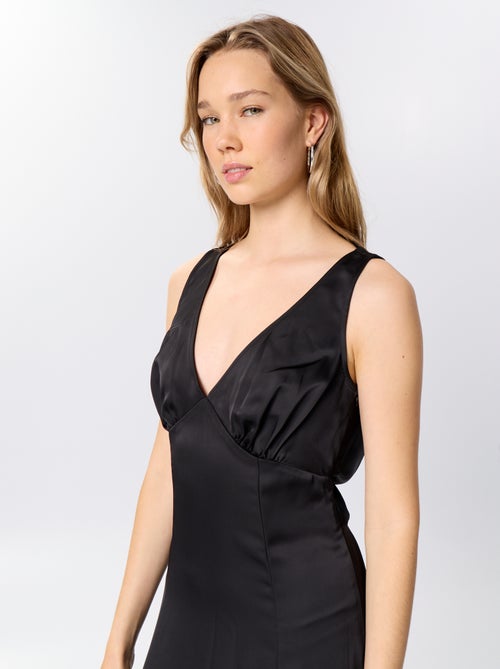 Vestido comprido acetinado e drapeado - Kiabi