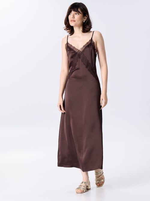 Vestido comprido acetinado + renda - Kiabi
