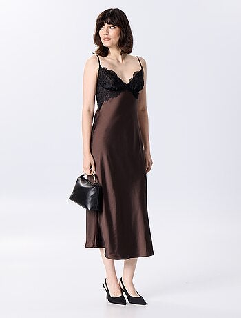 Vestido comprido acetinado + rendas