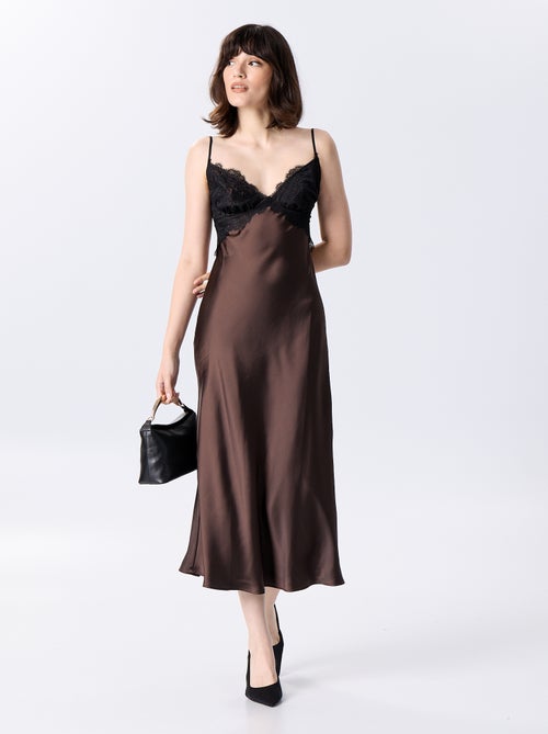 Vestido comprido acetinado + rendas - Kiabi