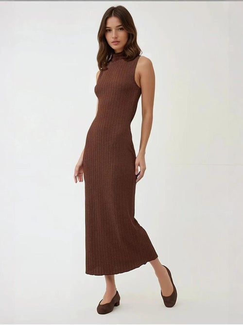 Vestido comprido bodycon com decote halter texturizado - Kiabi Vestido comprido bodycon com decote halter texturizado - Kiabi