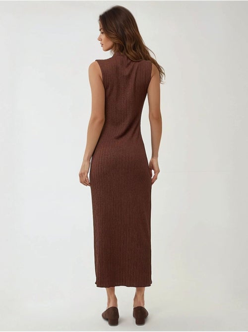 Vestido comprido bodycon com decote halter texturizado - Kiabi Vestido comprido bodycon com decote halter texturizado - Kiabi