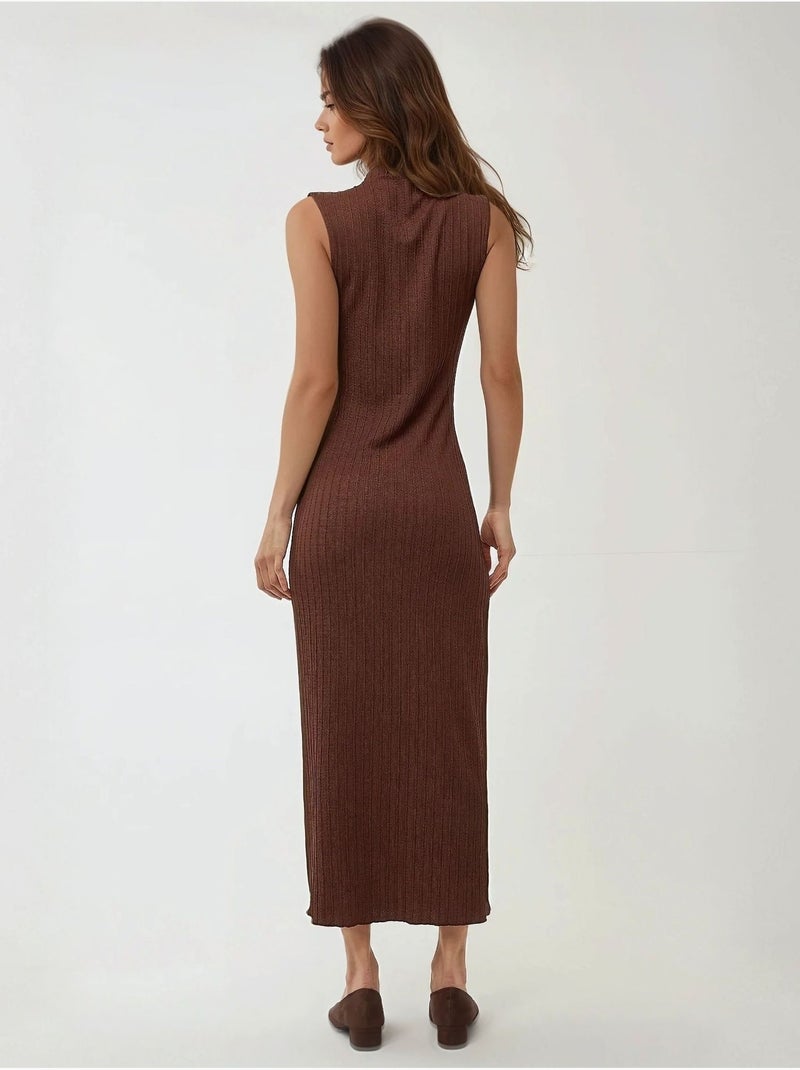 Vestido comprido bodycon com decote halter texturizado Castanho - Kiabi