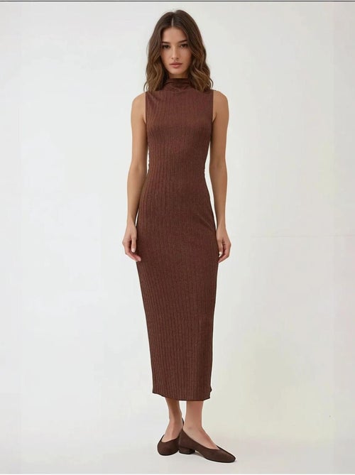 Vestido comprido bodycon com decote halter texturizado - Kiabi Vestido comprido bodycon com decote halter texturizado - Kiabi