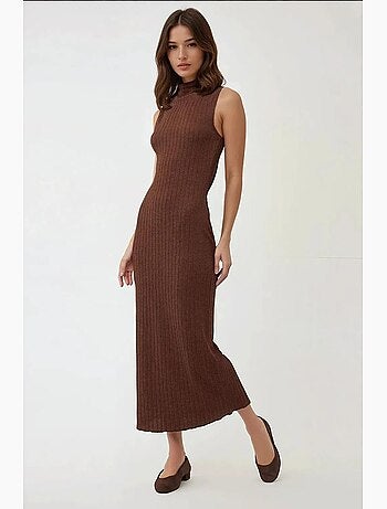 Vestido comprido bodycon com decote halter texturizado hiccup