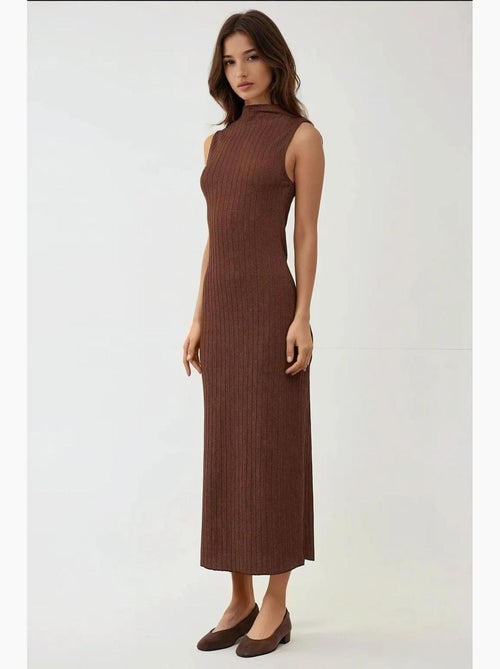 Vestido comprido bodycon com decote halter texturizado hiccup - Kiabi Vestido comprido bodycon com decote halter texturizado hiccup - Kiabi