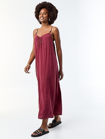 Vestido comprido com alças finas e pérolas