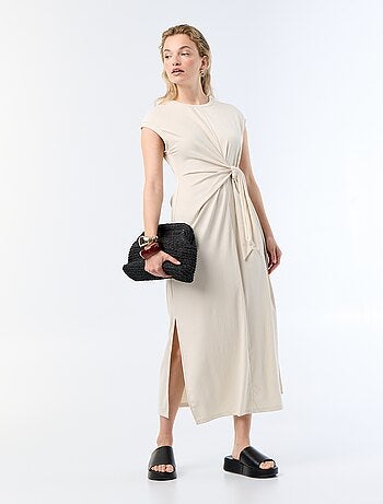 Vestido comprido com atilho