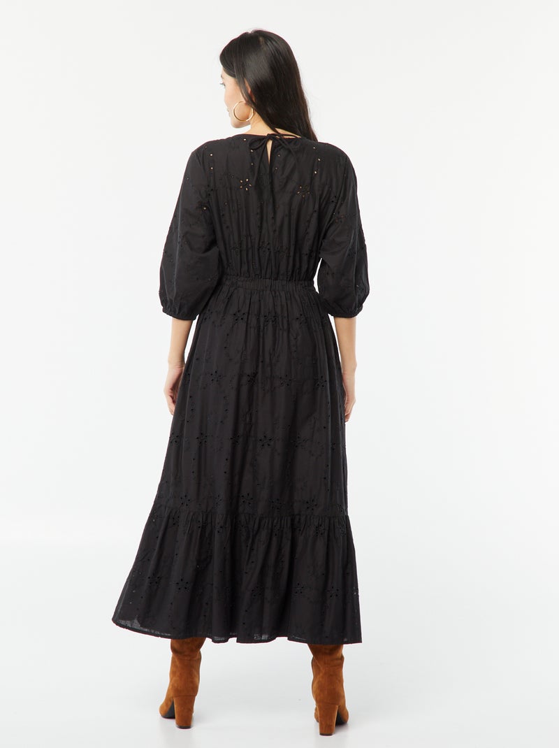 Vestido comprido com bordado inglês e folho na base Preto - Kiabi