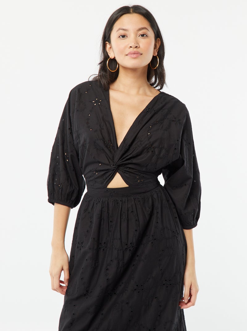 Vestido comprido com bordado inglês e folho na base Preto - Kiabi