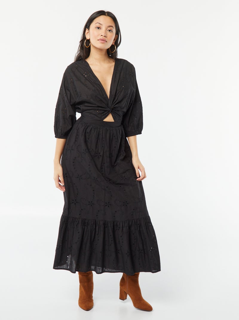 Vestido comprido com bordado inglês e folho na base Preto - Kiabi