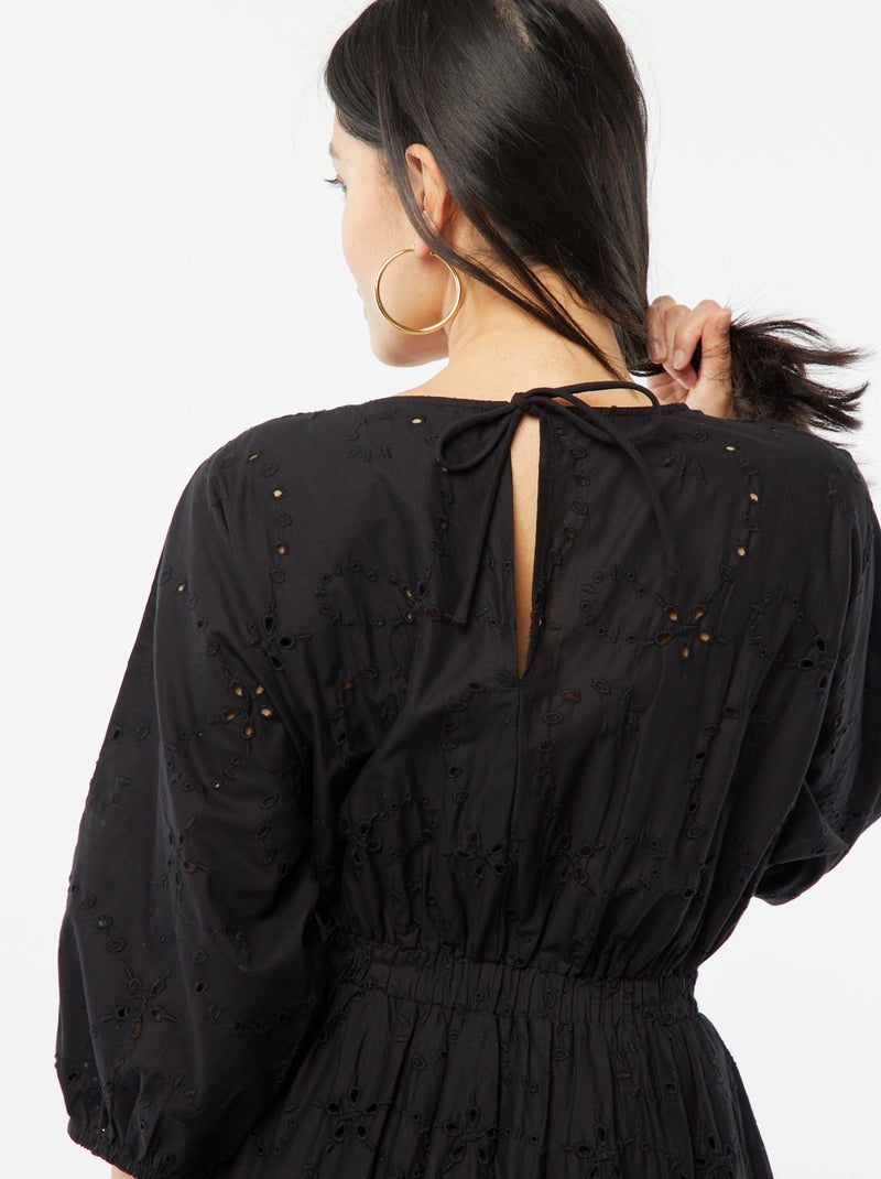 Vestido comprido com bordado inglês e folho na base Preto - Kiabi