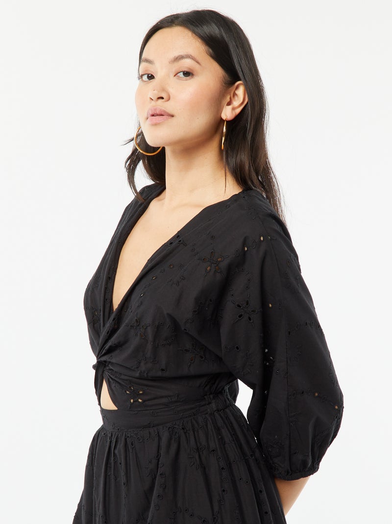 Vestido comprido com bordado inglês e folho na base Preto - Kiabi